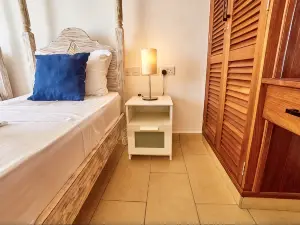 Nana's boho BeachfrontVilla w/Ac&pool