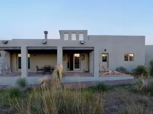 Big Sky Marfa - Quiet, Spacious Adobe with Spectacular WtX Views!