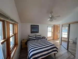 Lake Life Cabin