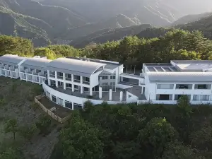 山賊ホテル