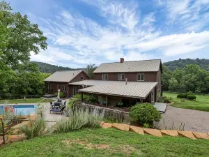 Hillside Haven on expansive grounds, heated pool, firepit, bocce court and more!