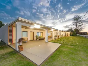 Moore Park Beach Inn