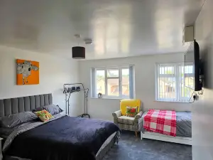 Badger Haven: Apt 4 | Large Apartment in Brackley
