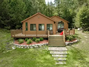 Cozy Cabin On The Lake