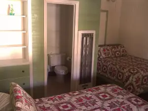 牧場汽車旅館