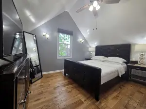 The Beach Loft - 5 Min from Whihala Beach,  30 Min. from Chicago Navy Pier