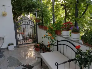 Oleander, Three-Bedroom Apartment in Trogir