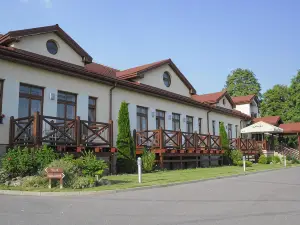 Red Deer Hotel