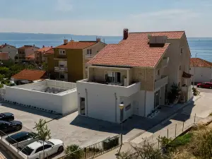Villa Miki