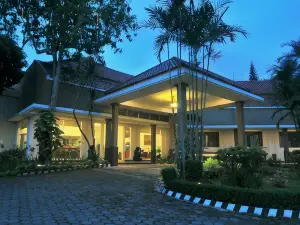 Candisari Hotel & Resto