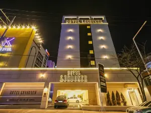 Londorner Hotel  New Port Yongwon