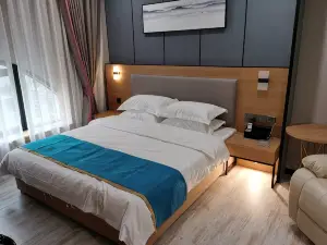 Fengqiu Lotus Hot Spring Hotel