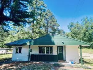 Perfect for an Up North Getaway!  Enjoy nature & tranquility in Side Lake