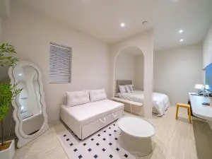 Cream Komori