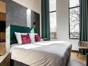 Monument Hotel