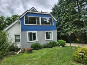 Cozy 3 Bedroom, 2 full bath, fenced yard with Lake Huron Access!