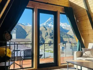 Pyramid Kazbegi Apartments