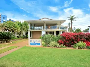 Nautilus Beachside Apartments