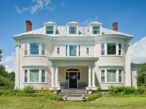 Hillholm Estate