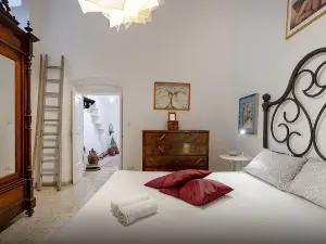 Corte Fiorita - City Center historical stay