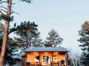 Sunflower Cabin- Mountain Views- Hot Tub