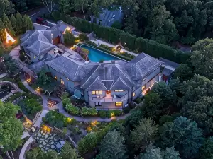 East Hampton Art House Bed and Breakfast