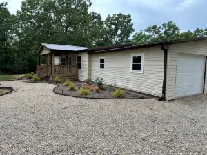 Cozy 3-bedroom in Wappapello with AC, WiFi and close to the Lake.