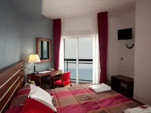 Hotel La Familia Gallo Rojo