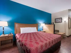Econo Lodge Inn & Suites
