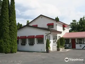 Bavarian Orchard Motel
