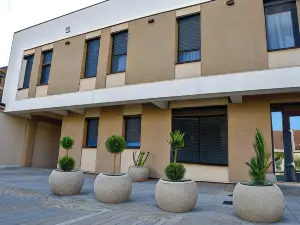 Merak Rooms & Caffe Bar