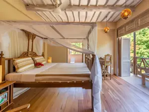 Tombo House