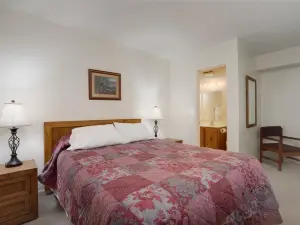 Cozy Fireplace and Woodland Views - Charming Mountainside Retreat