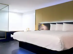 Glen Capri Inn and Suites - Burbank Universal