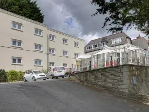 Diplomat Hotel and Spa