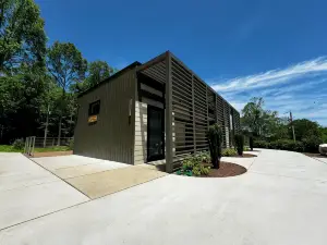 Couples Glamping Cabin-Lazy Bear at Valley Bear Farms Resort