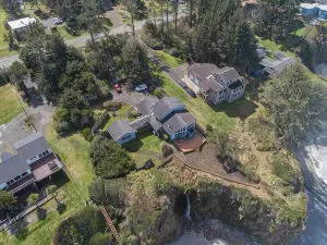 #StayinMyDistrict Cape Arago Studio Suite
