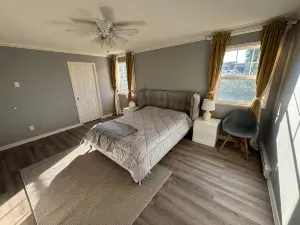 Bright & Cozy Modern Private Suite | Richmond