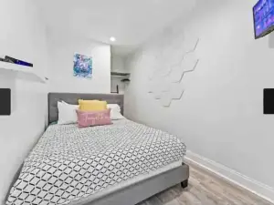 Unit "C": Private Own Entrance Beach PGA Golf LOCATION!!