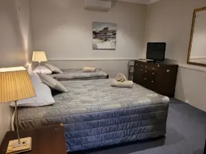 Titania Motel