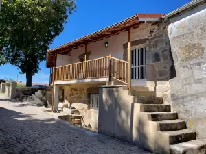Charming Tourém Retreat 3 Bedroom House with Stunning Views