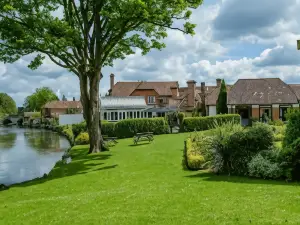 The Legacy Rose & Crown Hotel