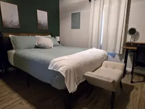 The Lodge at Tiny Excursion Cabins