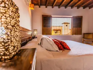 La Casa Amarilla