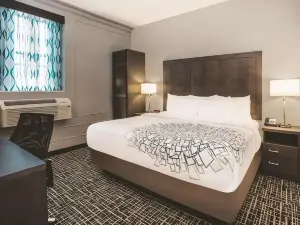 La Quinta Inn & Suites by Wyndham Baltimore Downtown