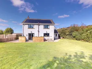 Low Greenlands Holiday Park - Luxury House With Hot Tub & Luxury Glamping Pod Holidays & Breaks