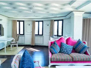 Hotel Raya Tichy