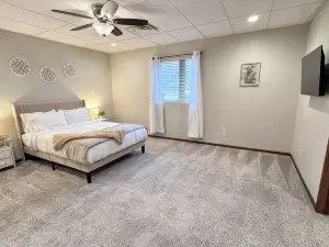 Beatrice Beauty - Remodeled 2 bed 2 bath in quiet neighborhood