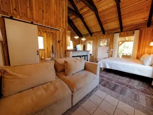 Family-Friendly Creekside Cabin, Space to Roam + Play