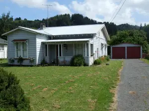 Riverlea Cottage - cosy, comfy, quiet, central